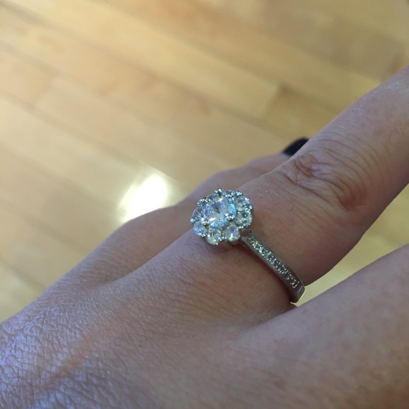 Beautiful silver crystal ring - Picture 3 of 8